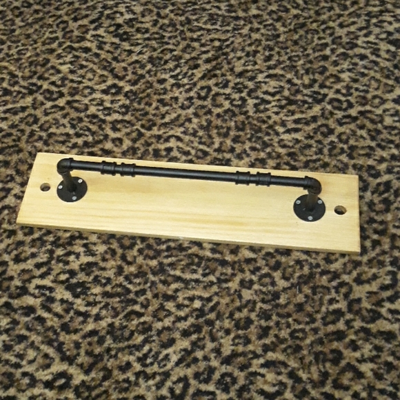 Steampunk Pipe Towel Holder Wood Farmhouse Home Garage Decor Metal Man Cave RARE - Picture 7 of 7